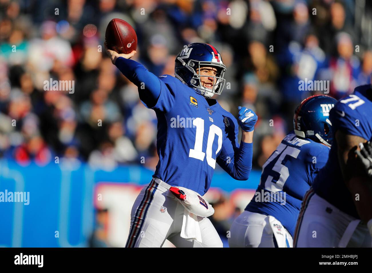 New York Giants quarterback Eli Manning gets face masked in the