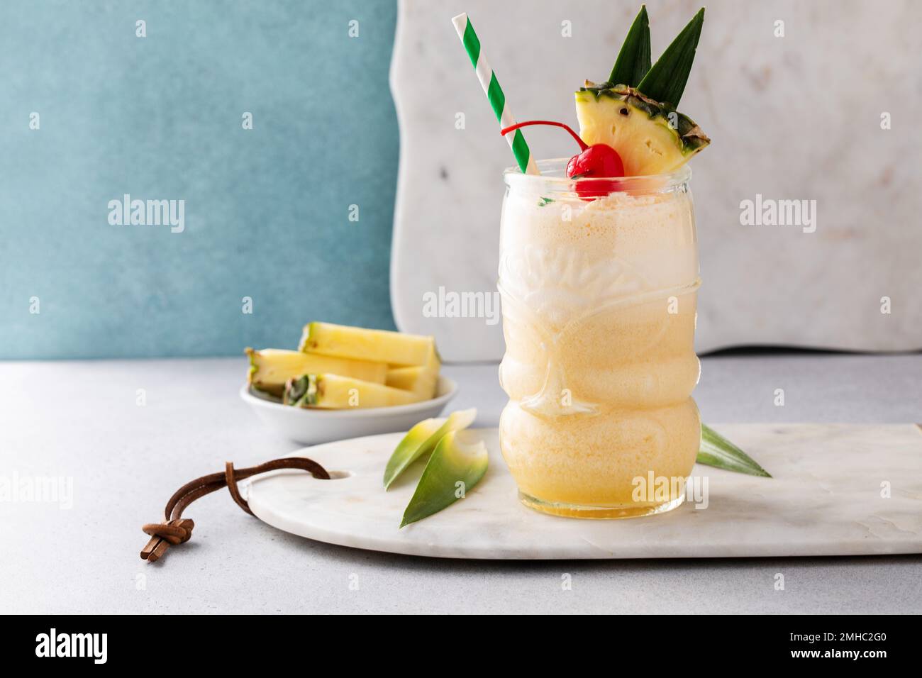 https://c8.alamy.com/comp/2MHC2G0/tropical-pina-colada-cocktail-or-mocktail-in-a-tiki-glass-2MHC2G0.jpg