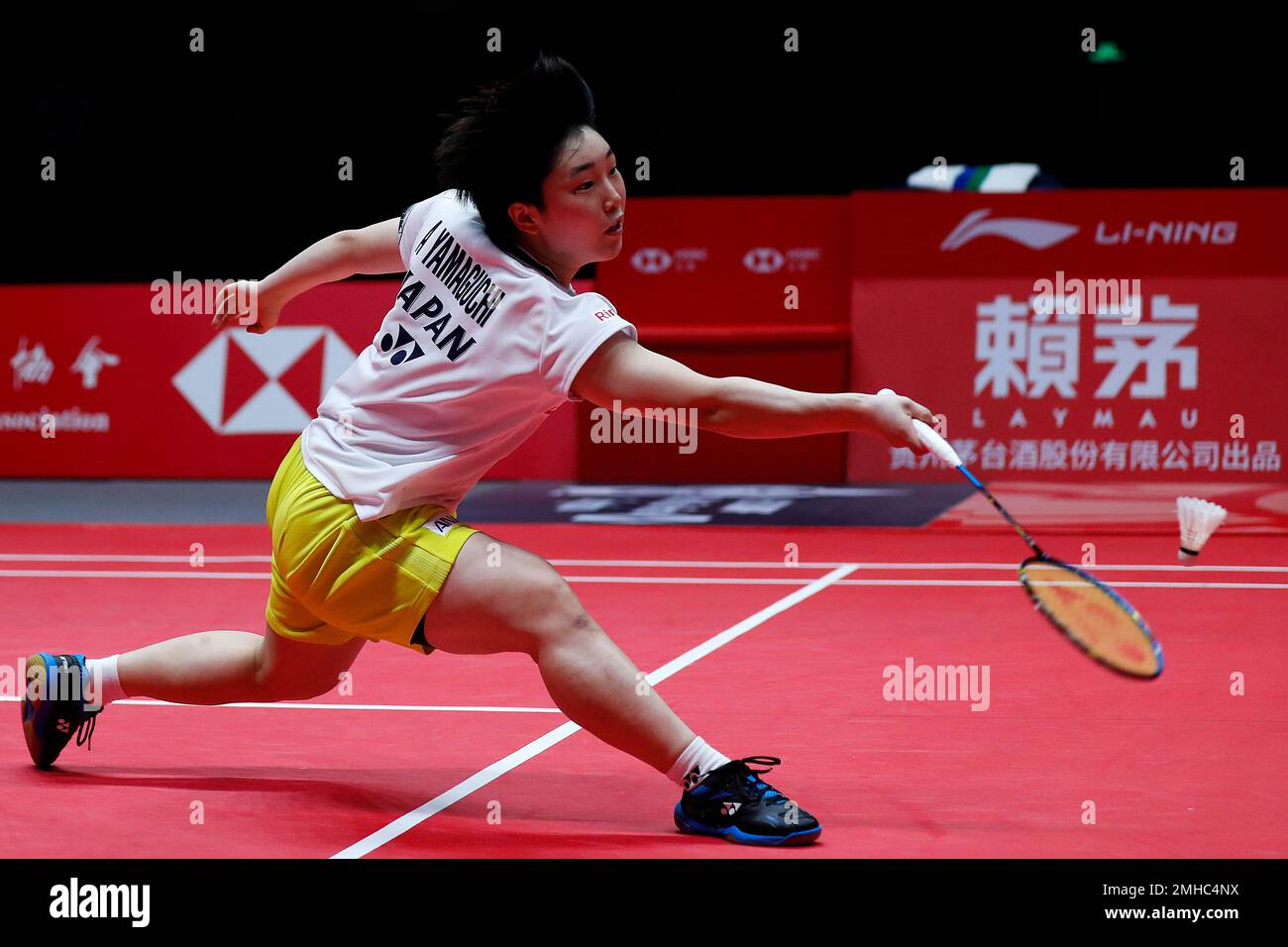 Akane Yamaguchi of Japan competes against Chen Yufei of China in their  women's single badminton quarterfinal match during the 2018 Asian Games,  offici Stock Photo - Alamy