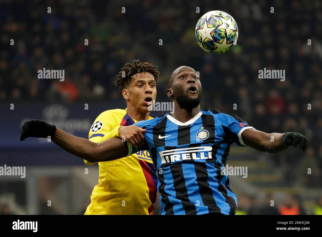 Inter Milan's Romelu Lukaku (centre) heads towards goal but is