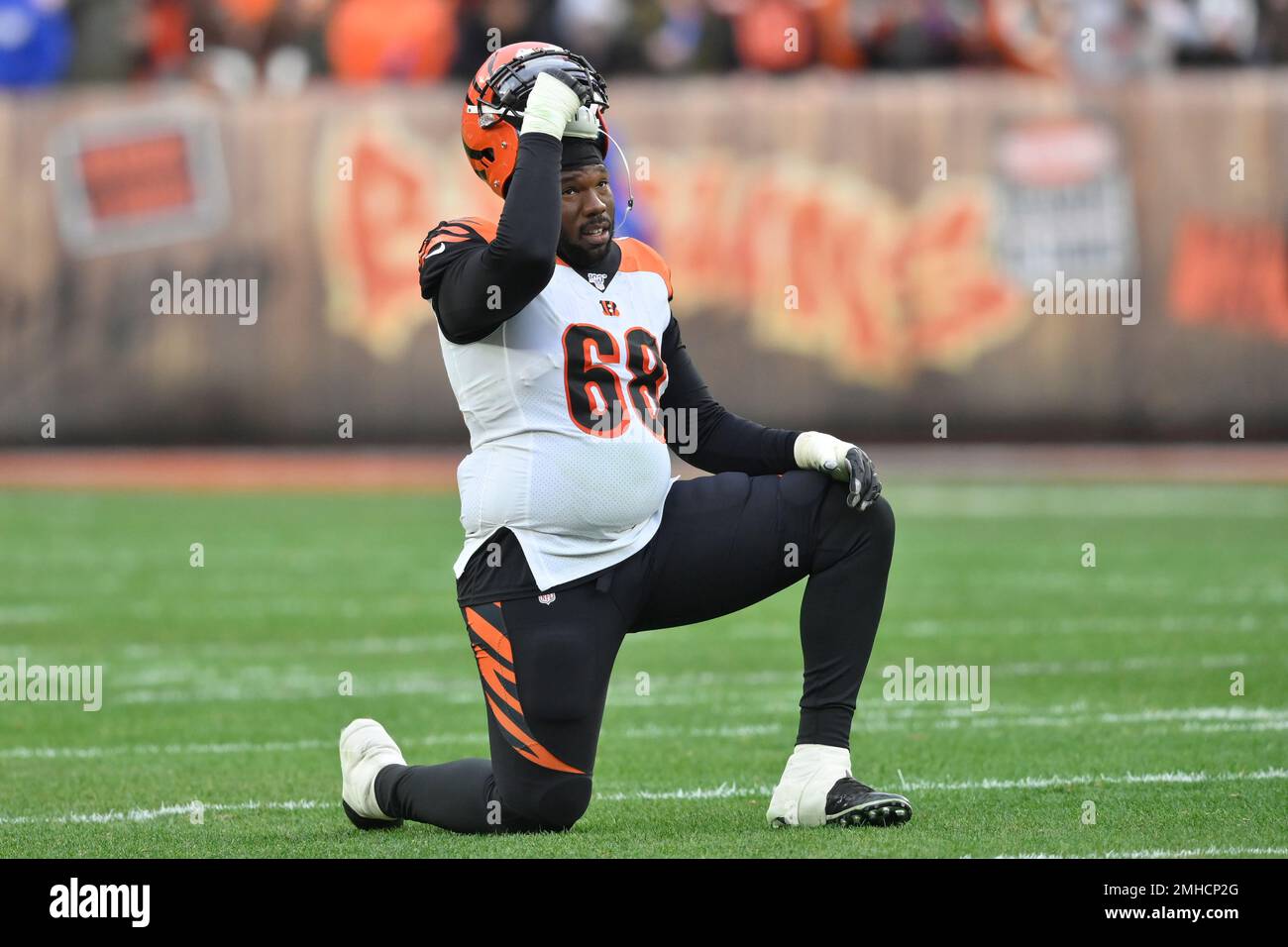Cincinnati Bengals offensive tackle Bobby Hart reacts during an
