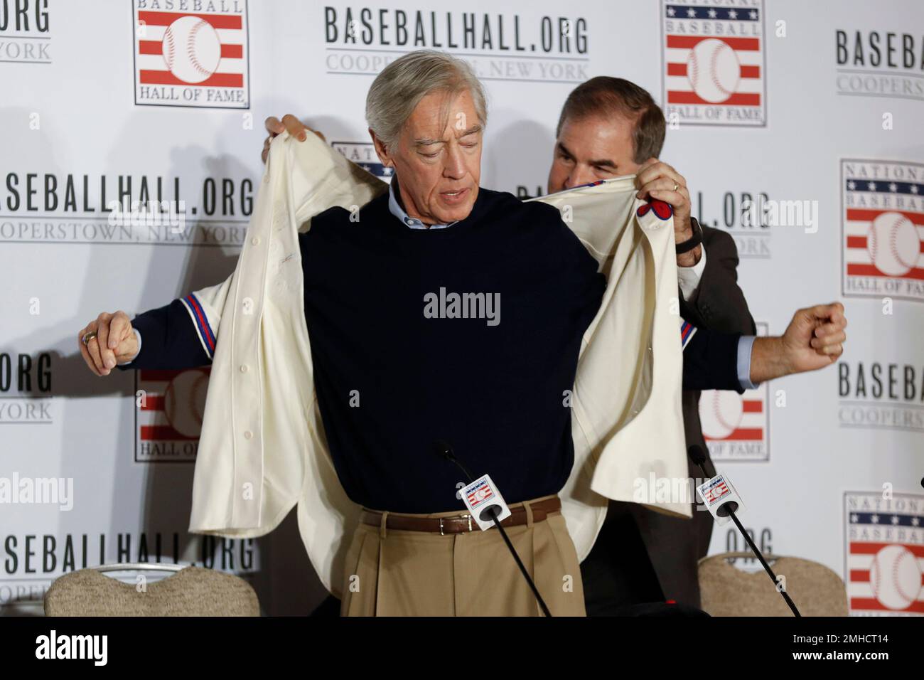 Former St. Louis Cardinals catcher Ted Simmons buttons a Hall of Fame