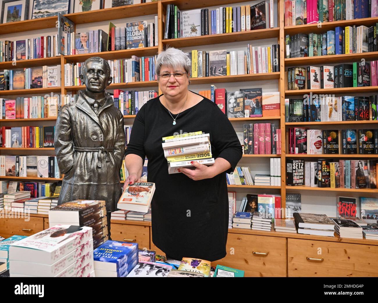 Bernau, Germany. 18th Jan, 2023. Sylvia Pyrlik, bookseller and owner of