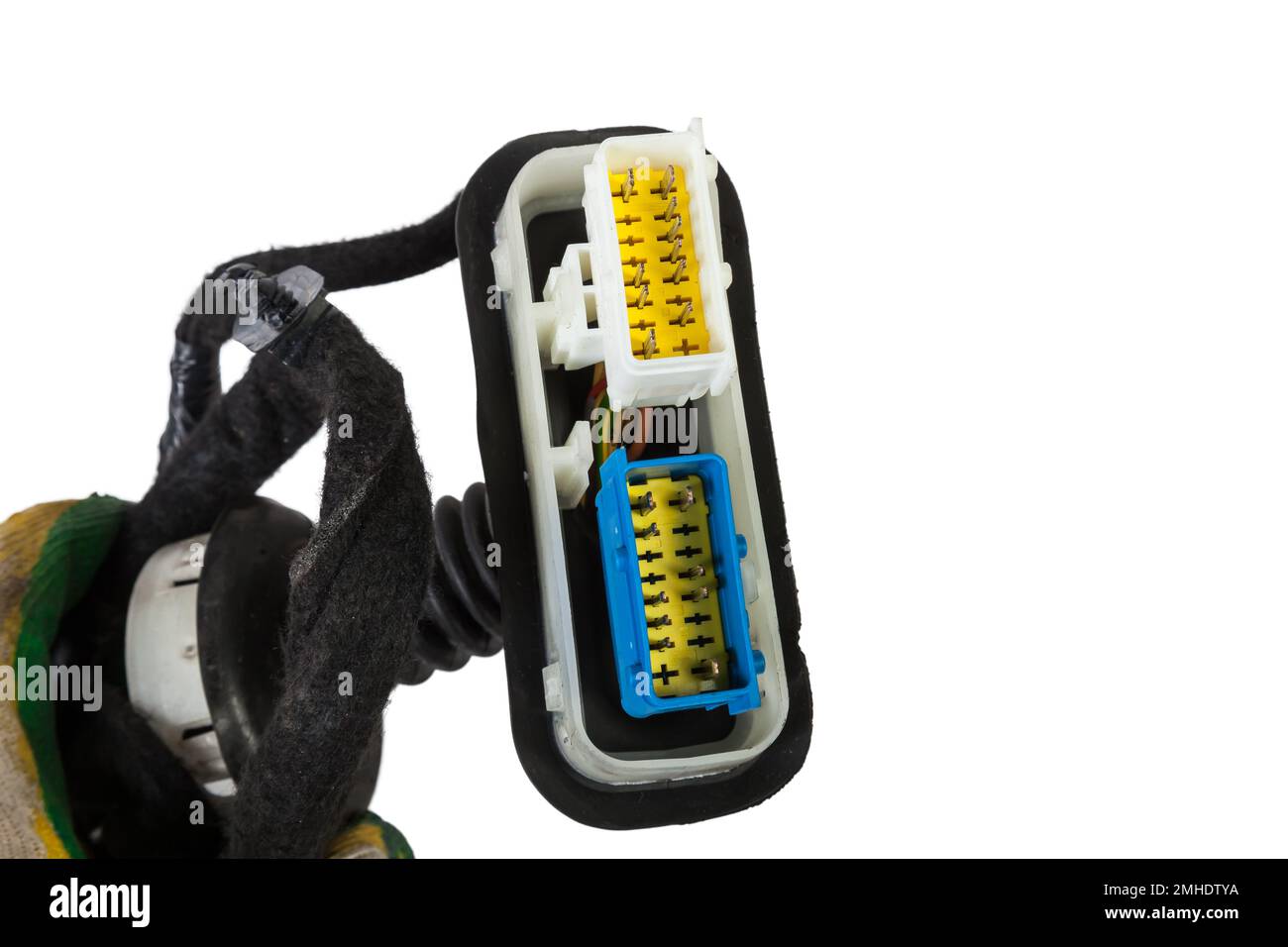 A modern car connector or trailer for closing an electrical circuit