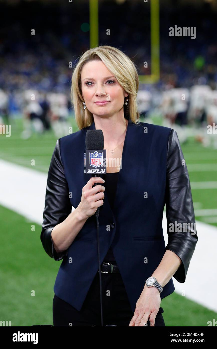 NFL Network reporter Stacey Dales, left, talks with Green Bay Packers  President and CEO Mark Murphy on the sideline before an NFL football game  against the New Orleans Saints, Sunday, Sept. 12
