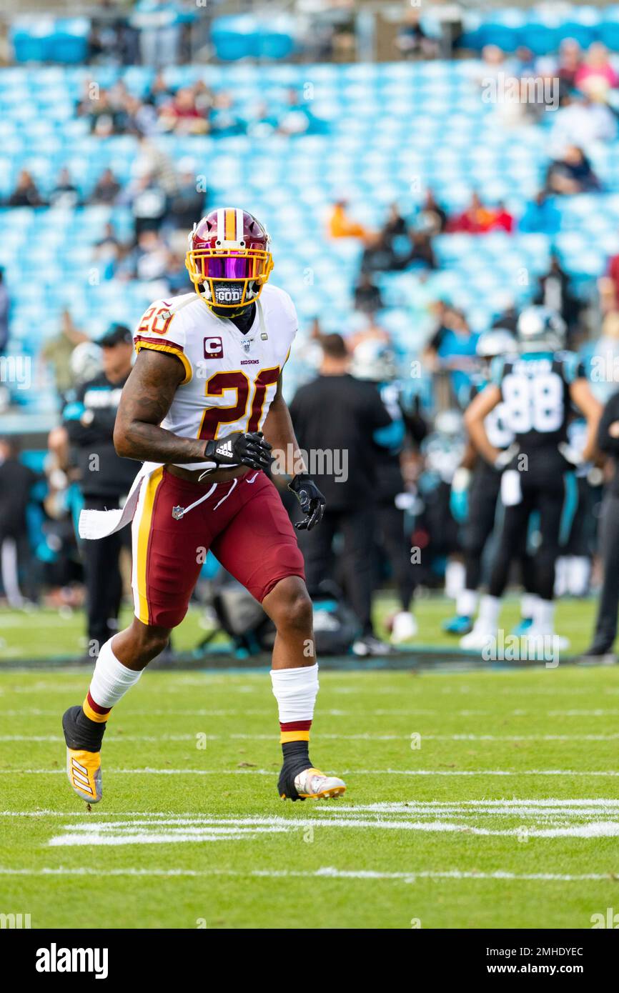 Washington Redskins strong safety Landon Collins (20) warms up