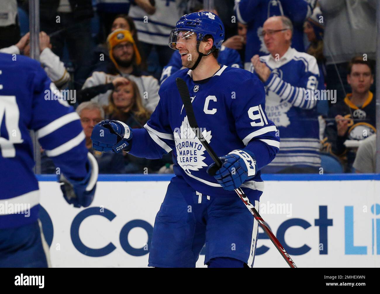 Toronto Maple Leafs' John Tavares (91) celebrates his goal against