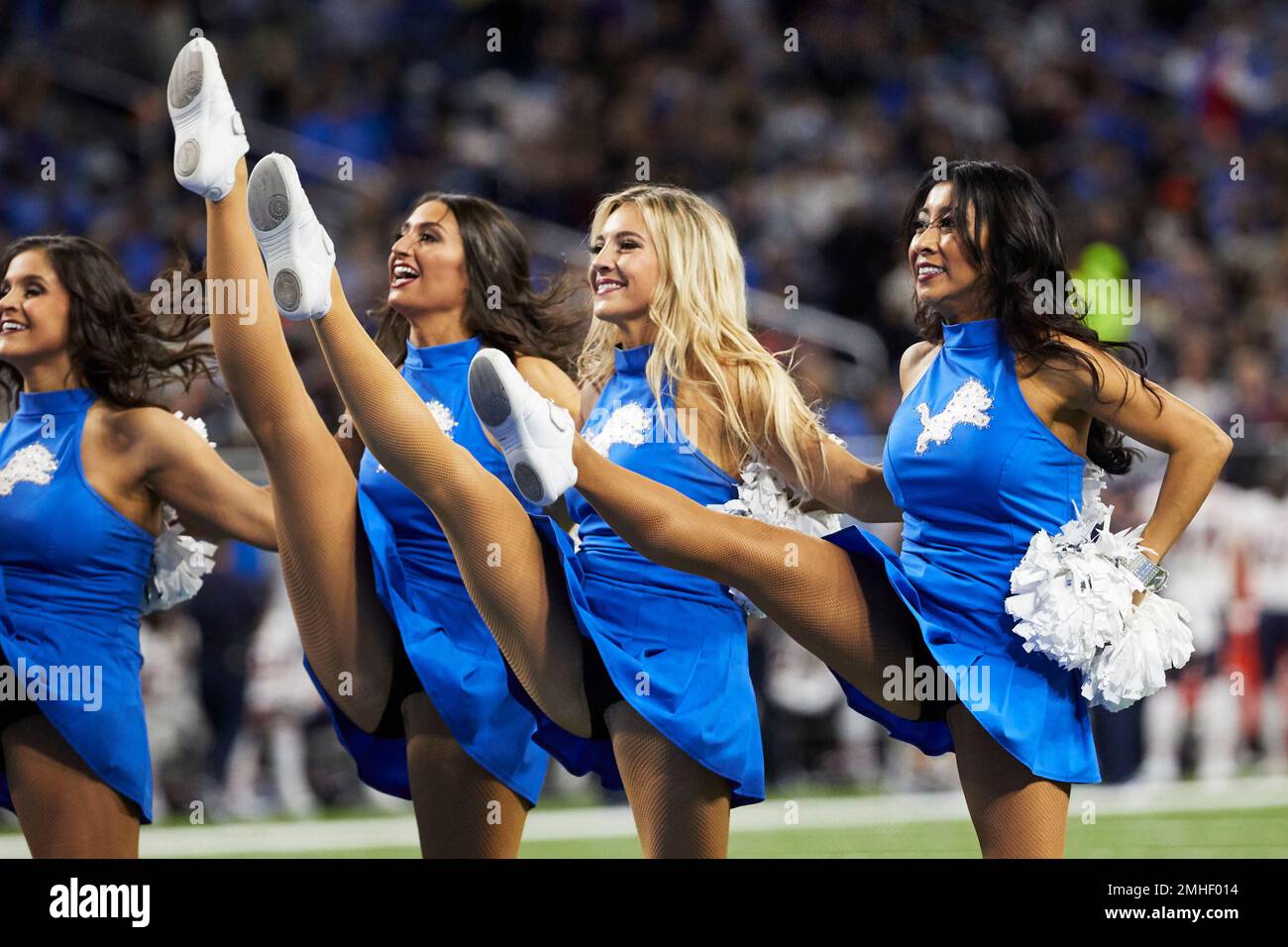 Lions vs. Bears: Cheer Photos