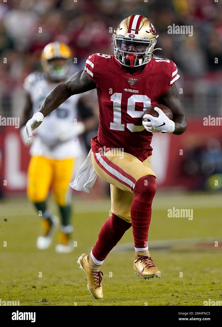 San Francisco 49ers wide receiver Deebo Samuel (19) runs against