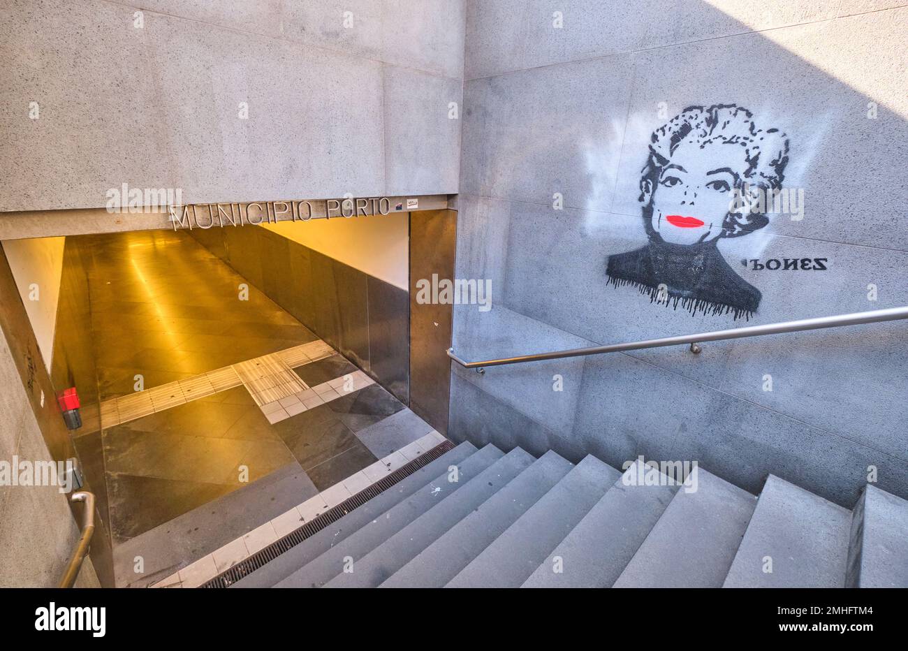 A painted stencil of Michael Jackson as Andy Warhol's Marilyn Monroe painting. With bright red lips. At the station entrance to the Metro stop, Munici Stock Photo