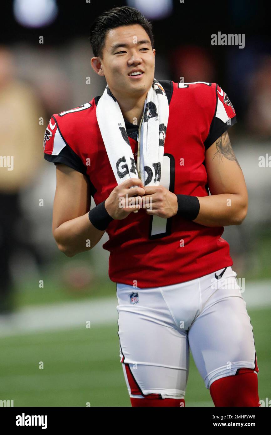 Atlanta Falcons kicker Younghoe Koo (7) warsm up before an NFL football