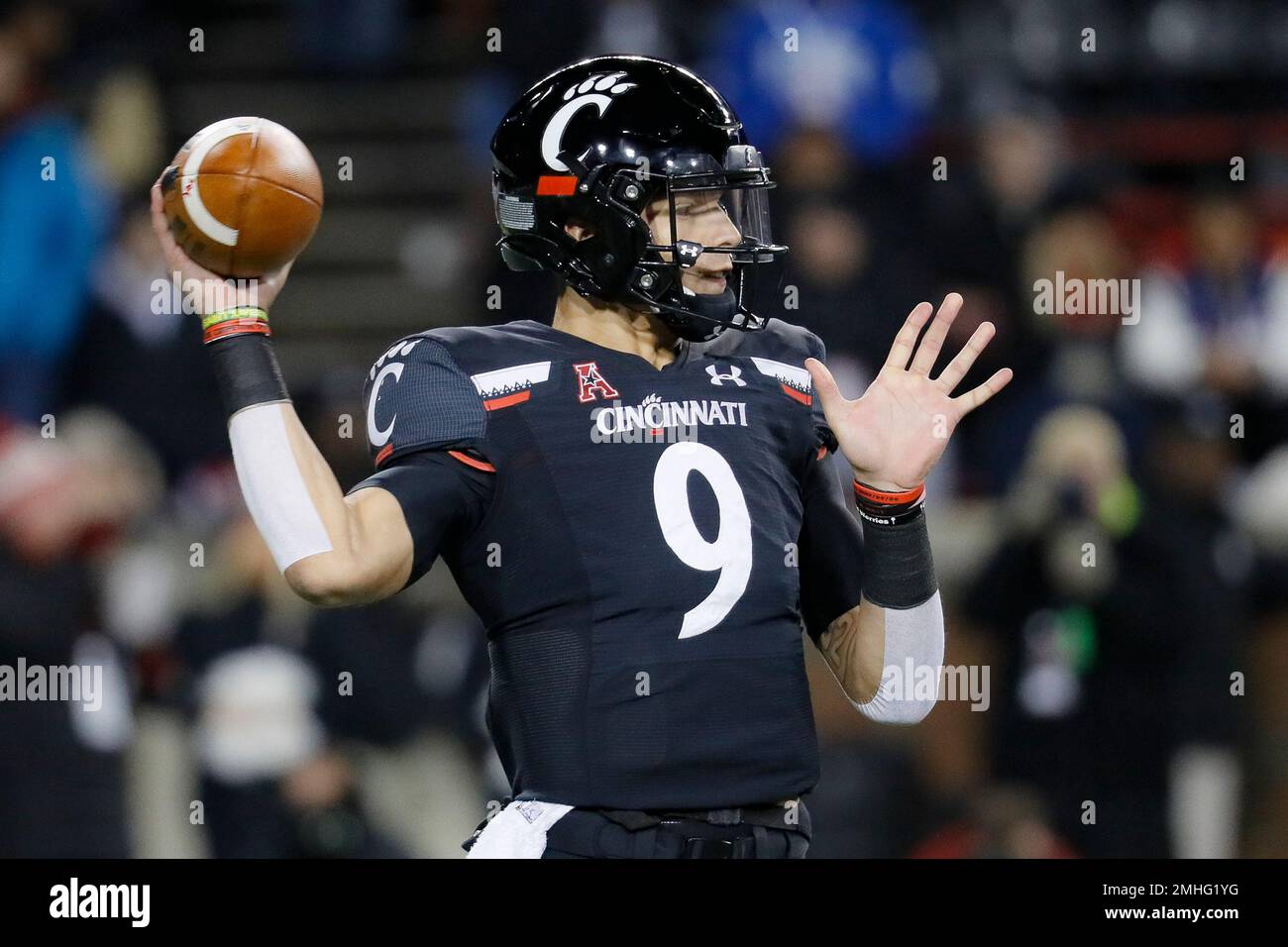 Cincinnati quarterback Desmond Ridder passes during the first half of ...