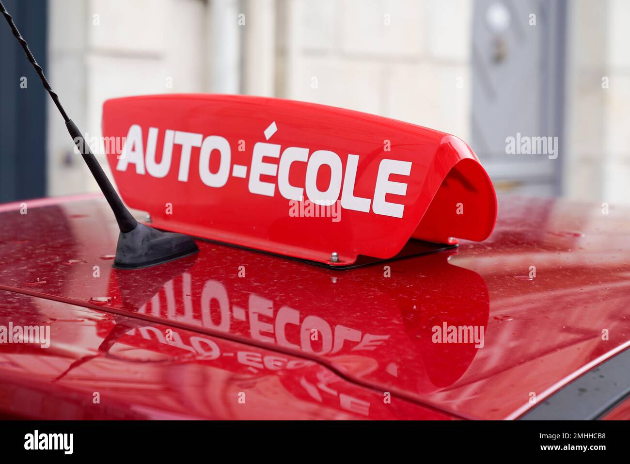 driving school means auto ecole text in french write on education