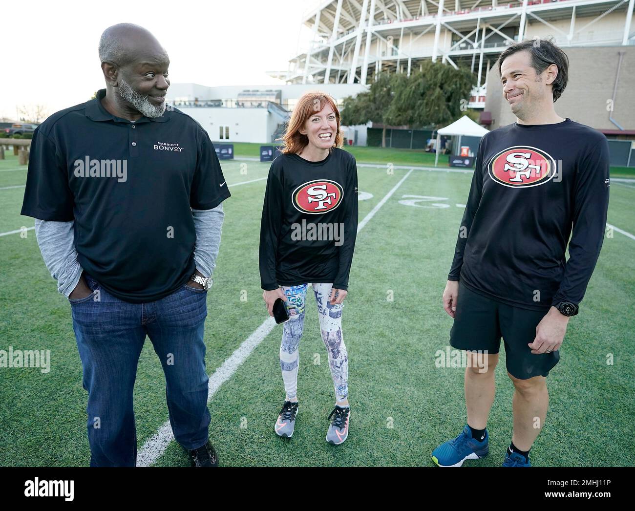 IMAGE DISTRIBUTED FOR MARRIOTT BONVOY - Members of Marriott Bonvoy bid  their points to participate in the exclusive moments masterclass led by NFL  Hall of Fame running back Emmitt Smith and former