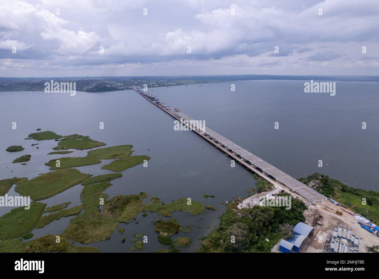 Magufuli bridge building progress. Kigongo–Busisi, Mwanza Gulf crossing. Geita region, Lake Victoria, Tanzania, Africa Stock Photo
