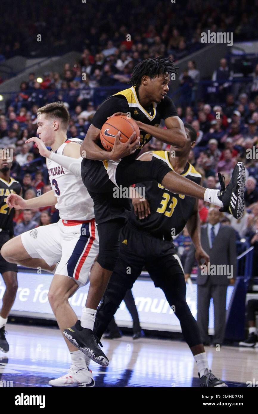ArkansasPine Bluff guard Dequan Morris, center, grabs a rebound