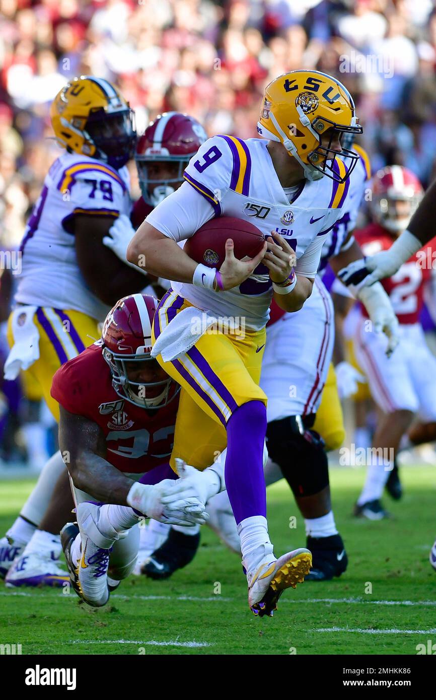 LSU quarterback Joe Burrow (9) is sacked by Alabama linebacker Anfernee ...