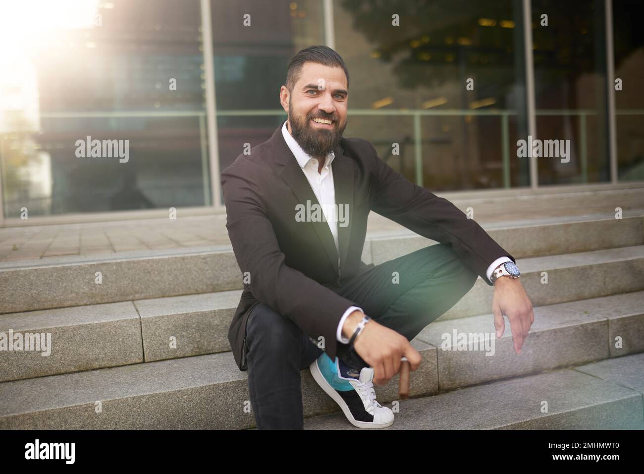 Business person smiling outdoor hi-res stock photography and images - Alamy
