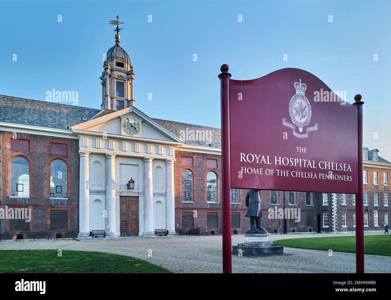 Main entrance to Royal Chelsea Hospital, London, England, founded in the seventeenth century by king Charles II for retired military pensioners. Stock Photo