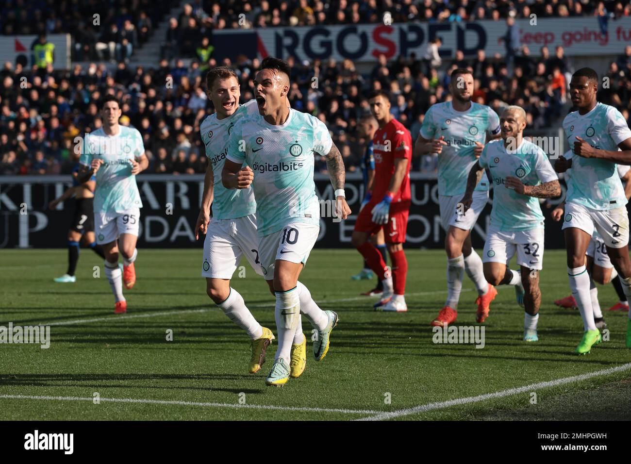 Bergamo, Italy, 13th November 2022. Lautaro Martinez of FC Internazionale celebrates with team mates after his header was turned into his own net by Jose Palomino of Atalanta to give the visitors a 3-1 lead during the Serie A match at Gewiss Stadium, Bergamo. Picture credit should read: Jonathan Moscrop / Sportimage Stock Photo