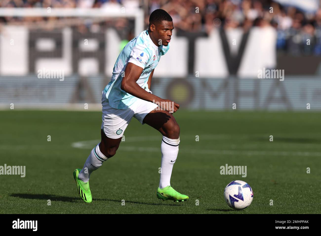 Bergamo, Italy, 13th November 2022. Denzel Dumfries of FC Internazionale during the Serie A match at Gewiss Stadium, Bergamo. Picture credit should read: Jonathan Moscrop / Sportimage Stock Photo