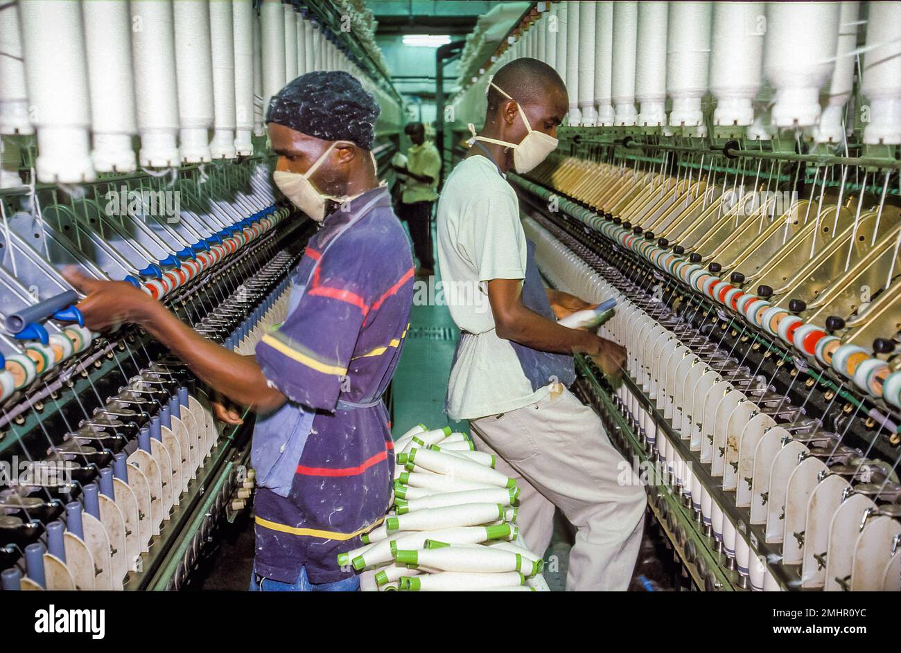 Zambia, Ndola, labourers of Swarp Spinning Mills with cotton yarn on