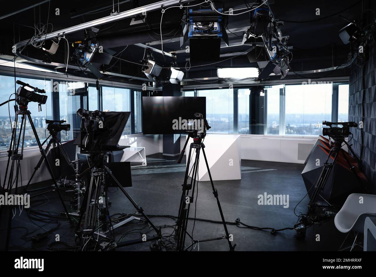 Professional cameras hires stock photography and images Alamy