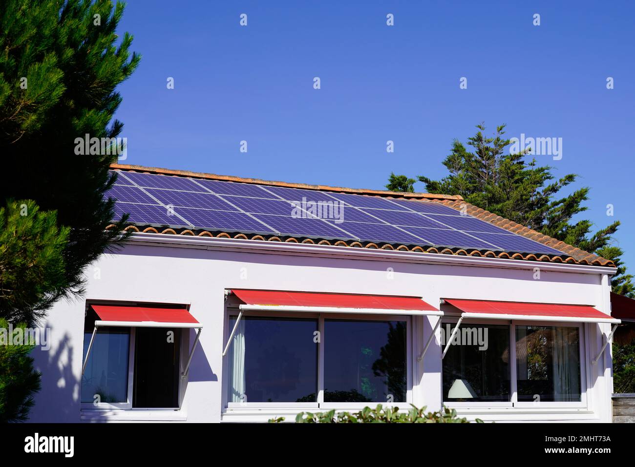 Solar panels on a suburban roof hi-res stock photography and images - Alamy