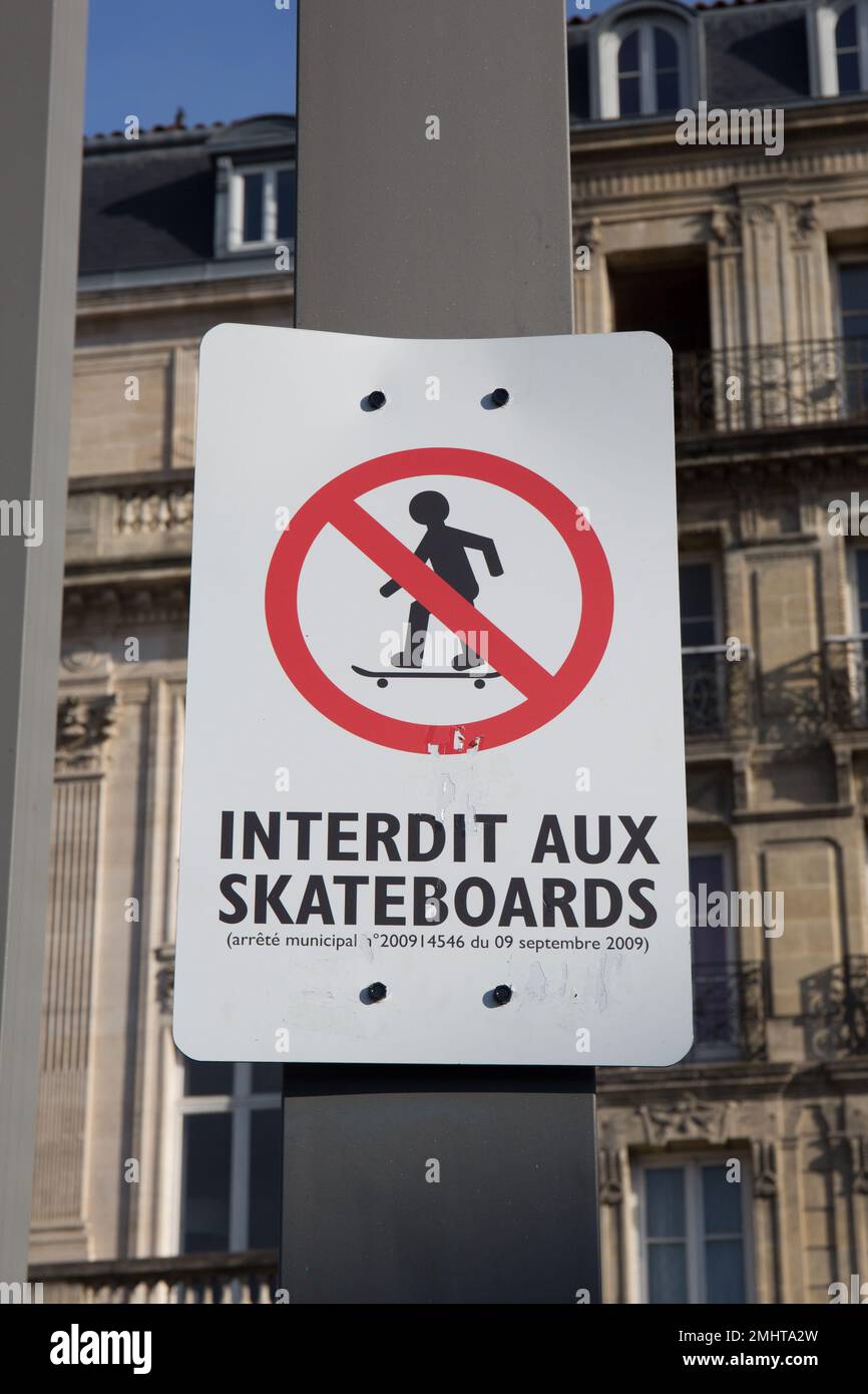 write in french interdit aux skateboard meaning in english no skateboarding city sign Stock