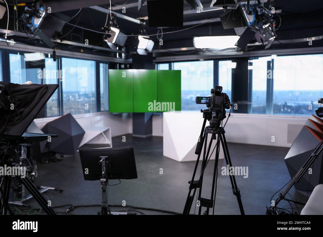 Empty tv studio with cameras hi-res stock photography and images - Alamy