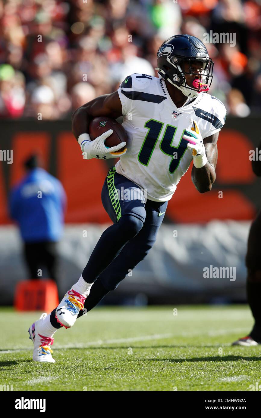 Seattle Seahawks wide receiver D.K. Metcalf (14) runs the ball on a reverse  against the Cleveland