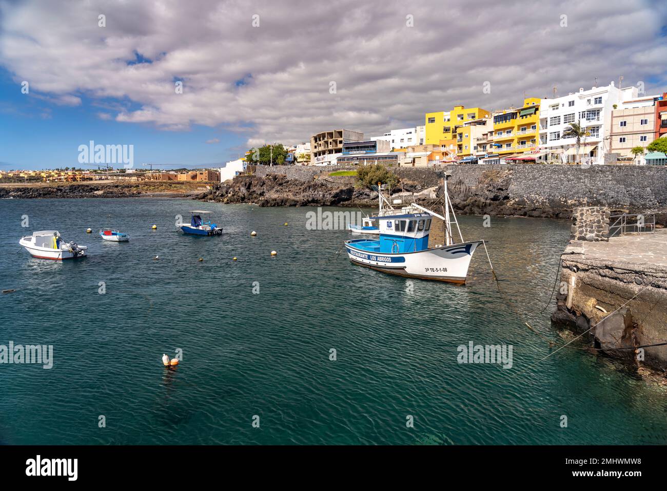 Ort und Hafen Los Abrigos, Teneriffa, Kanarische Inseln, Spanien |  Village and harbour Los Abrigos, Tenerife, Canary Islands, Spain Stock Photo