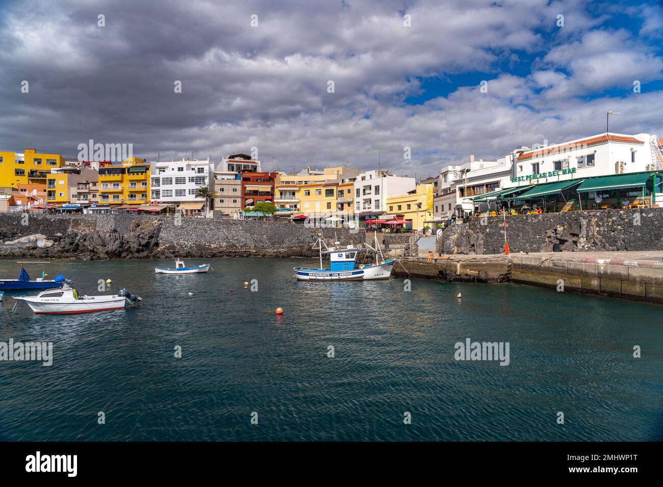 Ort und Hafen Los Abrigos, Teneriffa, Kanarische Inseln, Spanien |  Village and harbour Los Abrigos, Tenerife, Canary Islands, Spain Stock Photo