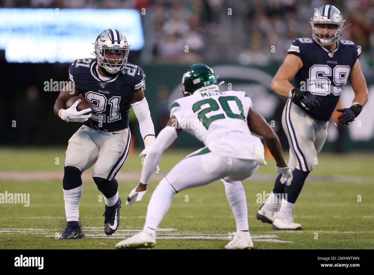 Dallas Cowboys running back Ezekiel Elliott watches prior to an NFL  preseason football game against the Arizona Cardinals, Friday, Aug. 13, 2021,  in Glendale, Ariz. (AP Photo/Rick Scuteri Stock Photo - Alamy