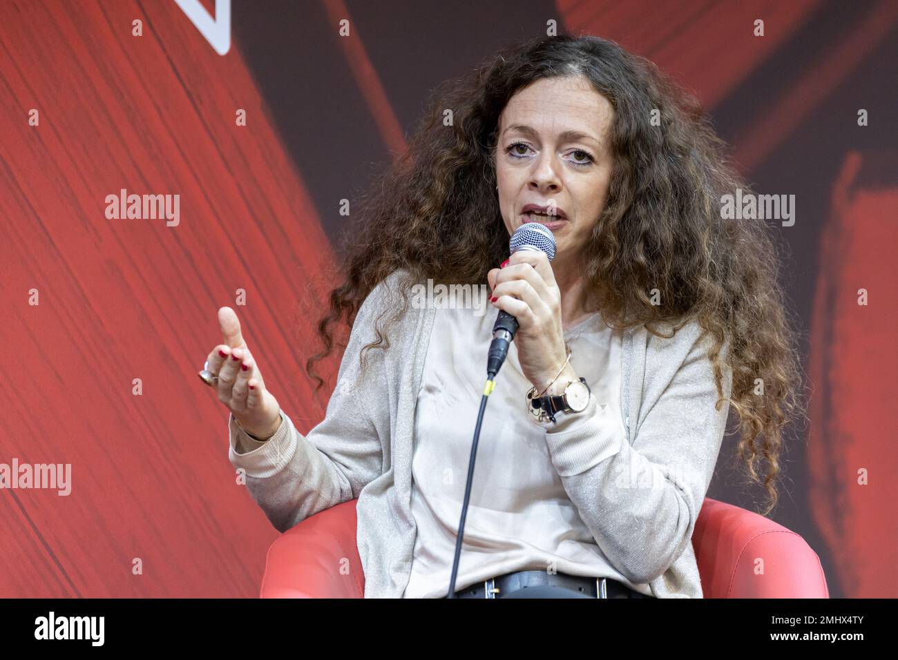 Frankfurt, Germany. 19th Oct, 2022. Frankfurt Book Fair, Frankfurter Buchmesse 2022: German writer, journalist and presenter Shelly Kupferberg (born 1974 in Tel Aviv, Israel) speaks abouts her debut work 'Isidor - Ein jüdisches Leben' (Diogenes, 2022) at booth of SPD-newspaper Vorwärts. Credit: Christian Lademann / LademannMedia Stock Photo