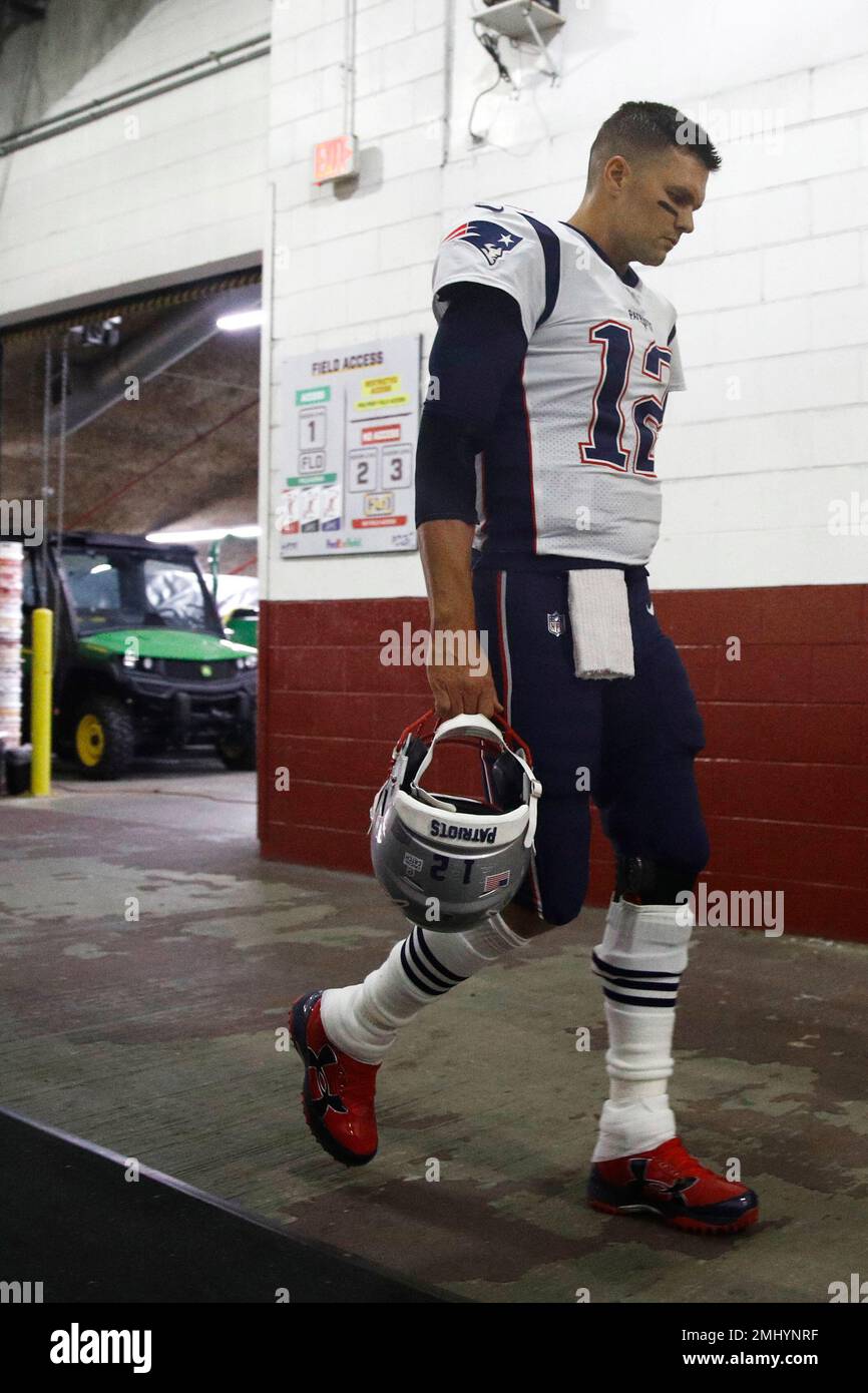 Patriots' Brady looks back, ahead