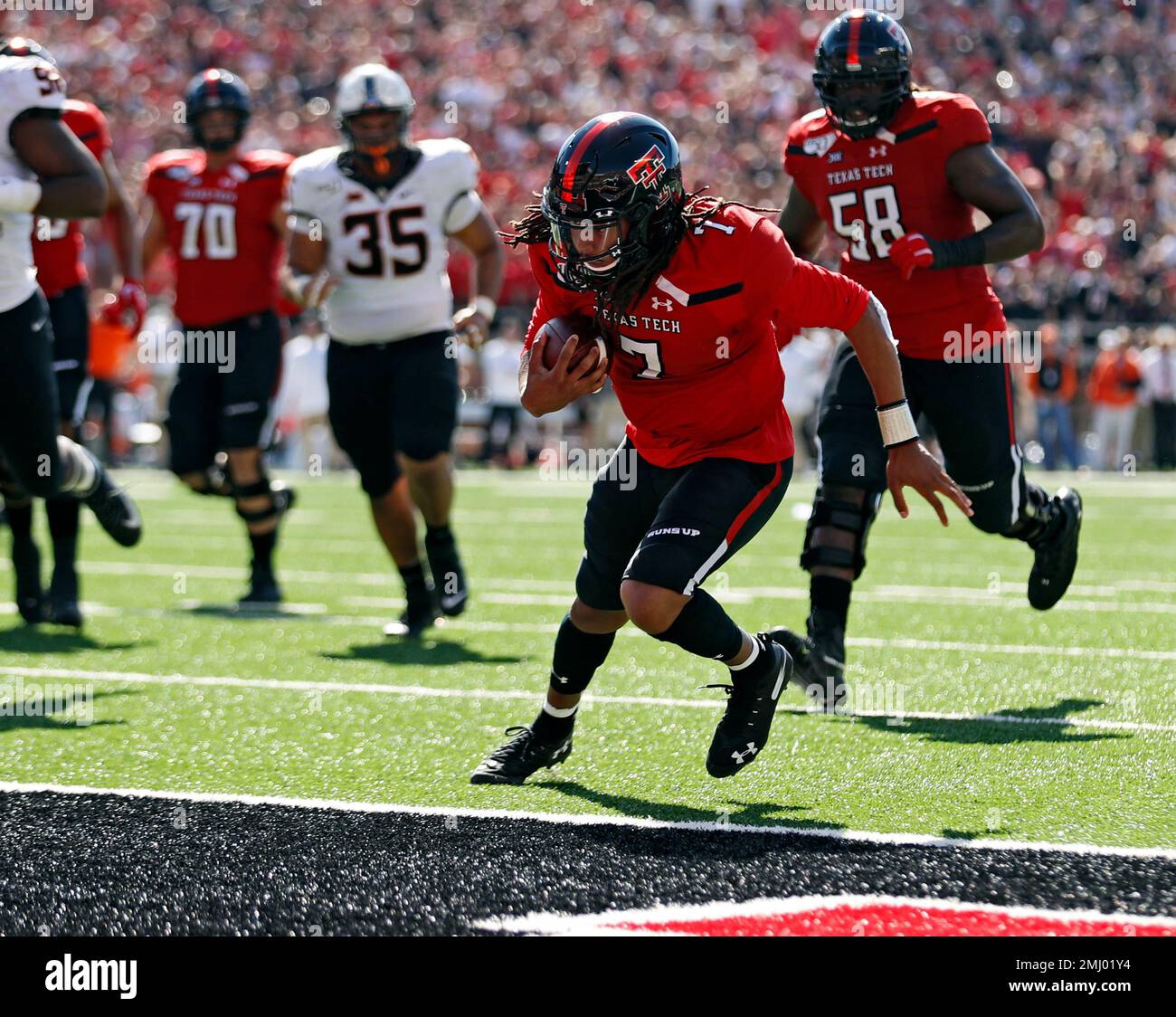 Texas Tech's Jett Duffey (7) scores a touchdown during the first half ...