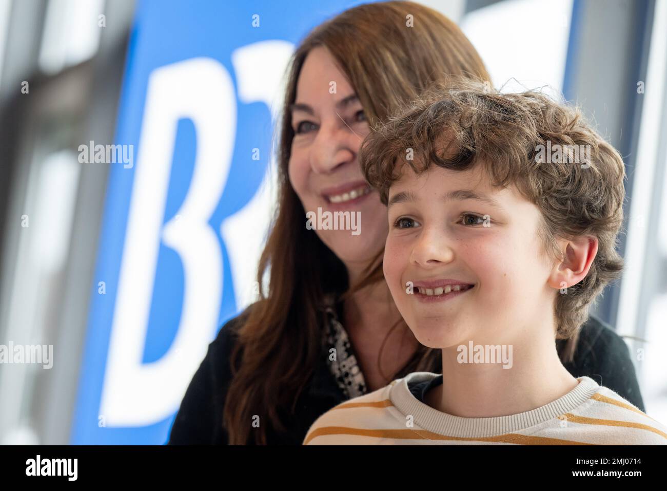 Munich, Germany. 27th Jan, 2023. Almut Getto, film director and screenwriter, and Leo Alonso Kallscheuer, child actor, at the BR Press Film Brunch 2023. At the beginning of the new year, Bayerischer Rundfunk plans to present a selection of new film projects for BR television, Das Erste, the ARD Media Library and the cinema. Credit: Peter Kneffel/dpa/Alamy Live News Stock Photo