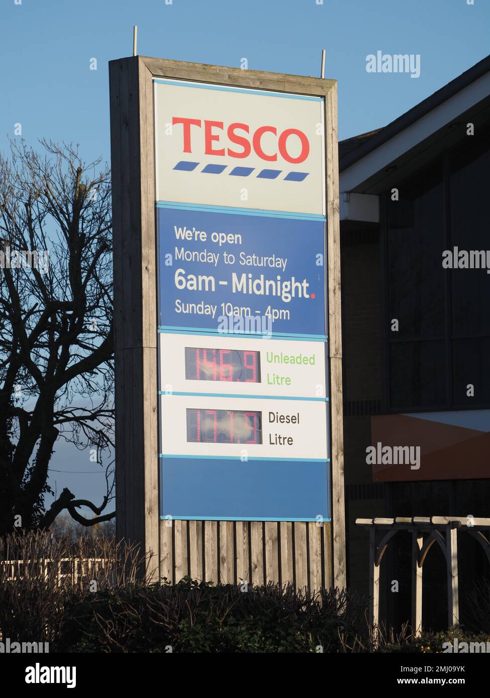 Sheerness, Kent, UK. 27th Jan, 2023. Low petrol / diesel fuel prices