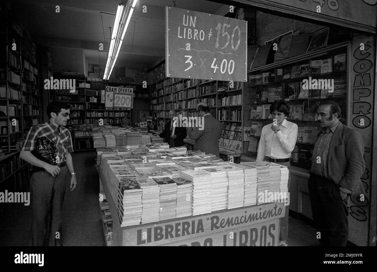 Used books store in downtown Corrientes Street, Buenos Aires, Argentina