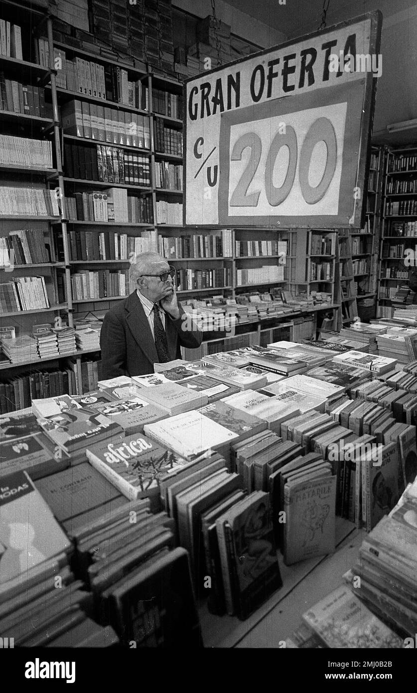 Used books store in downtown Corrientes Street, Buenos Aires, Argentina