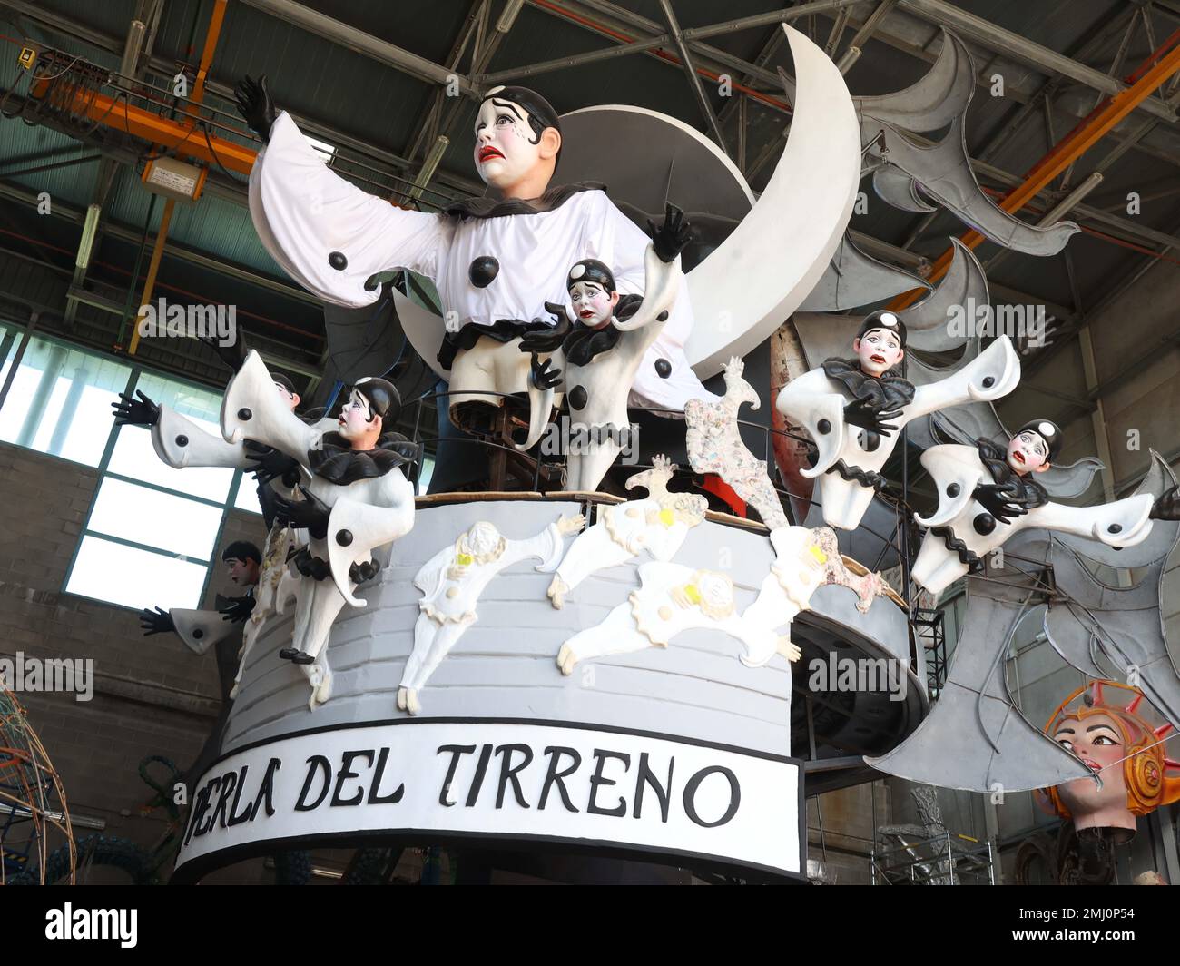 Florence, Italy. 27th Jan, 2023. PRESSPHOTO Florence Carnival of Viareggio and its people, a journey into the citadel of the carnival where the allegorical floats are born. in the photo: Planet Earth 2.0 Fabrizio Galli first Category photo Gianluca Moggi/New Press Photo Editorial Usage Only Credit: Independent Photo Agency/Alamy Live News Stock Photo