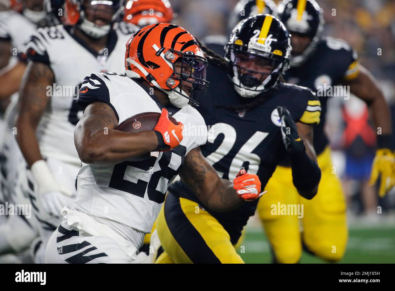 Cincinnati Bengals running back Joe Mixon (28) lines up for the play during  an NFL football game against the Pittsburgh Steelers, Sunday, Sept. 11,  2022, in Cincinnati. (AP Photo/Emilee Chinn Stock Photo - Alamy