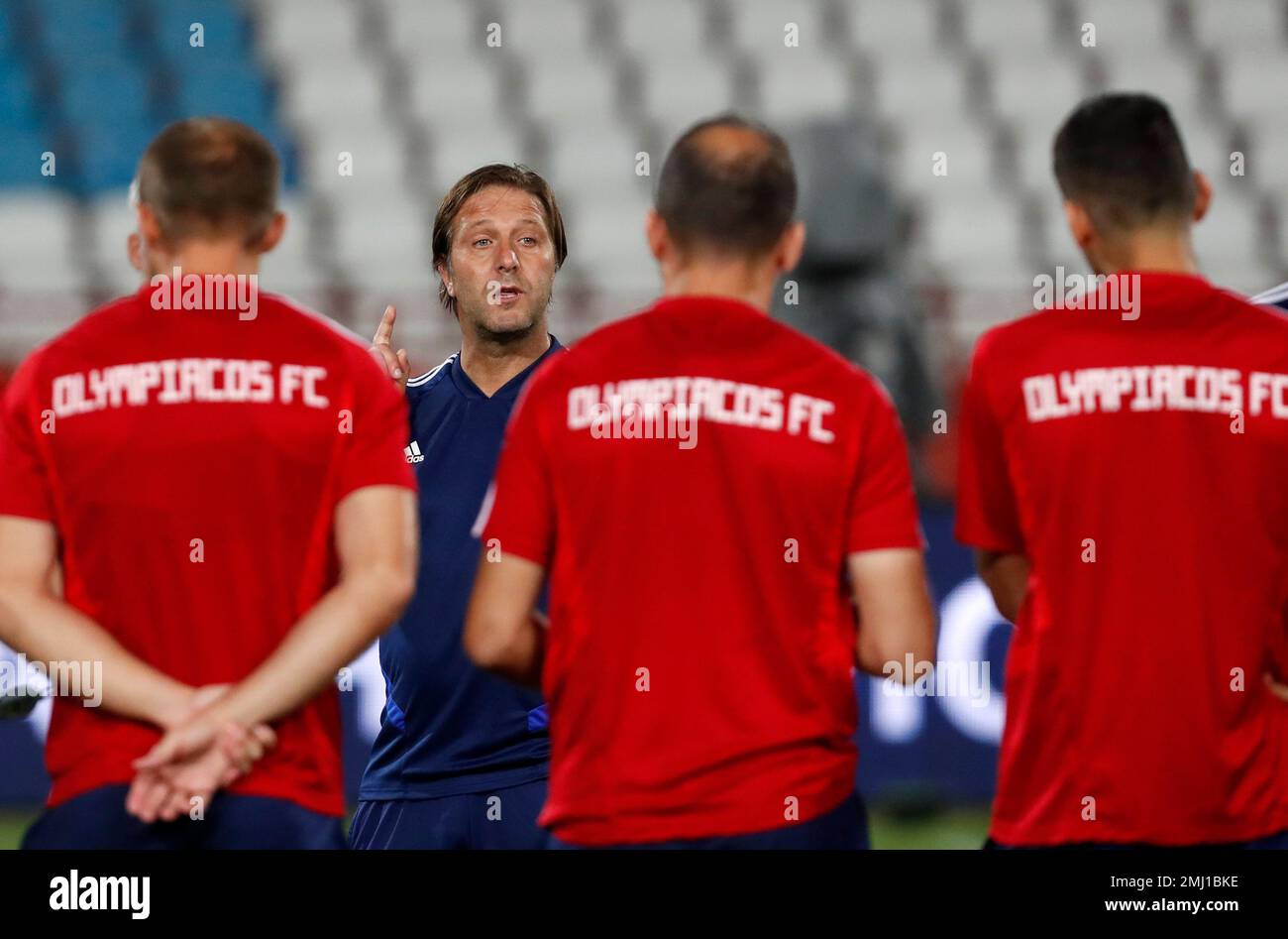 Olympiakos' head coach Pedro Martins, second left, gives instructions to  his players during a training session prior to the Champions League group B  soccer match between Red Star and Olympiacos, in Belgrade,
