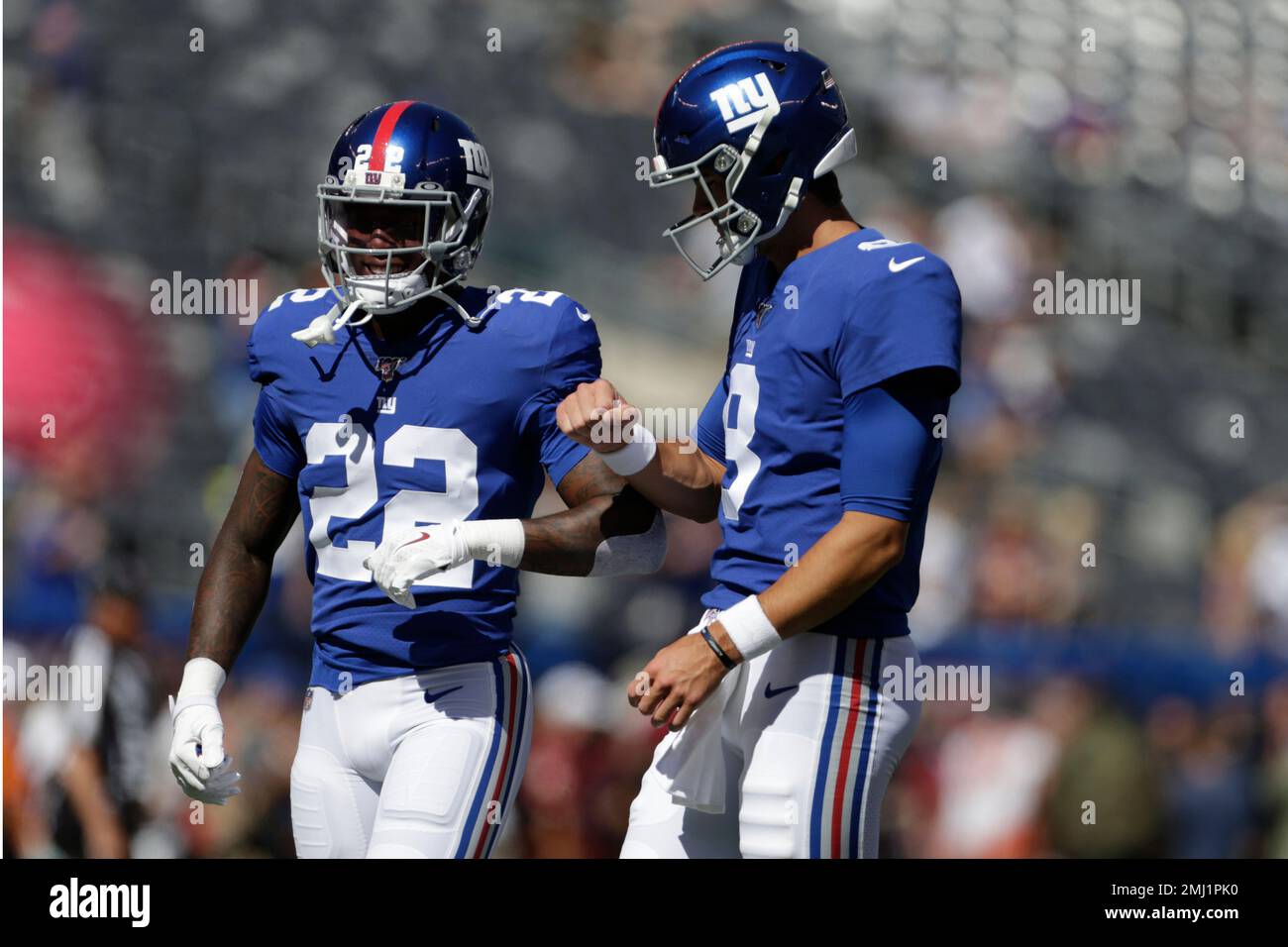 New York Giants quarterback Daniel Jones, right, and running back Wayne