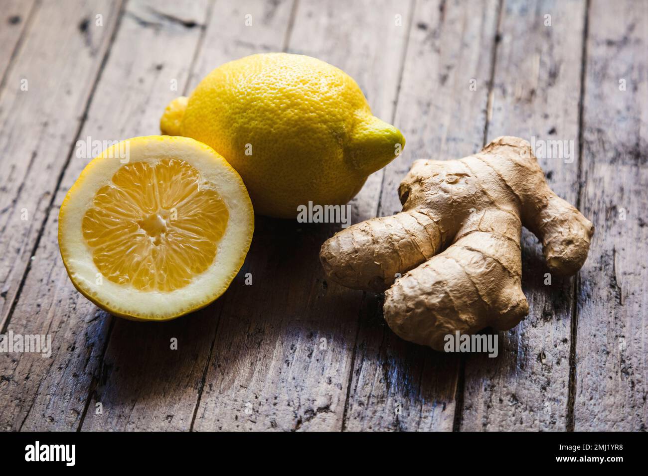Ginger root and lemon, natural antioxidant ingredients for a healthy