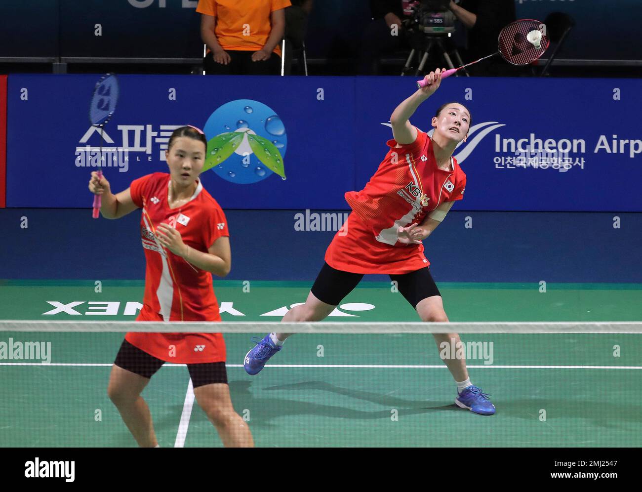 South Koreas Lee So-hee, right, returns a shot as her teammate Shin Seun-chan stands during the womens doubles semi-final match against Japans Nami Matsuyama and Chiharu Shida at the Korea Open Badminton