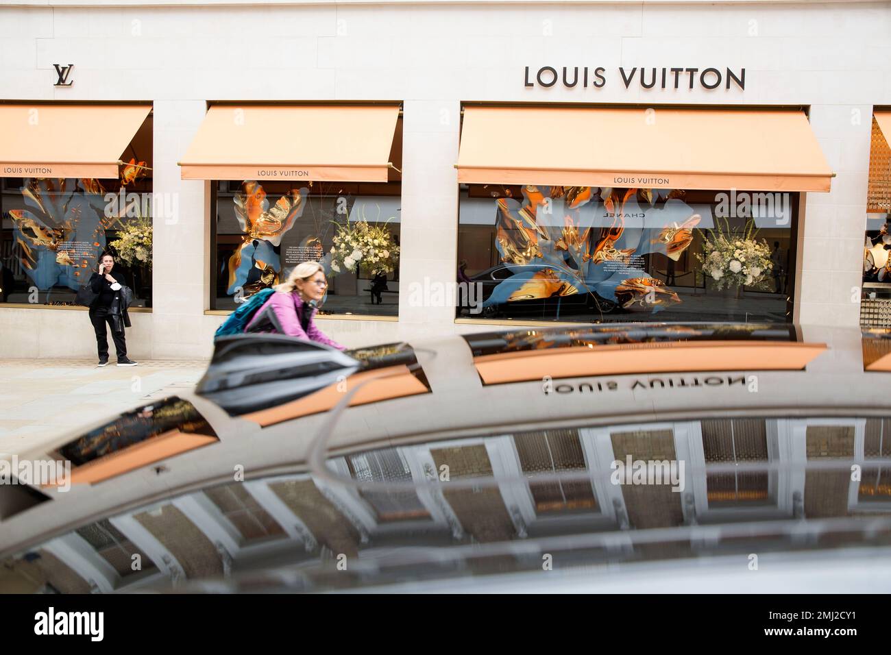 Louis vuitton window display london hi-res stock photography and images -  Alamy