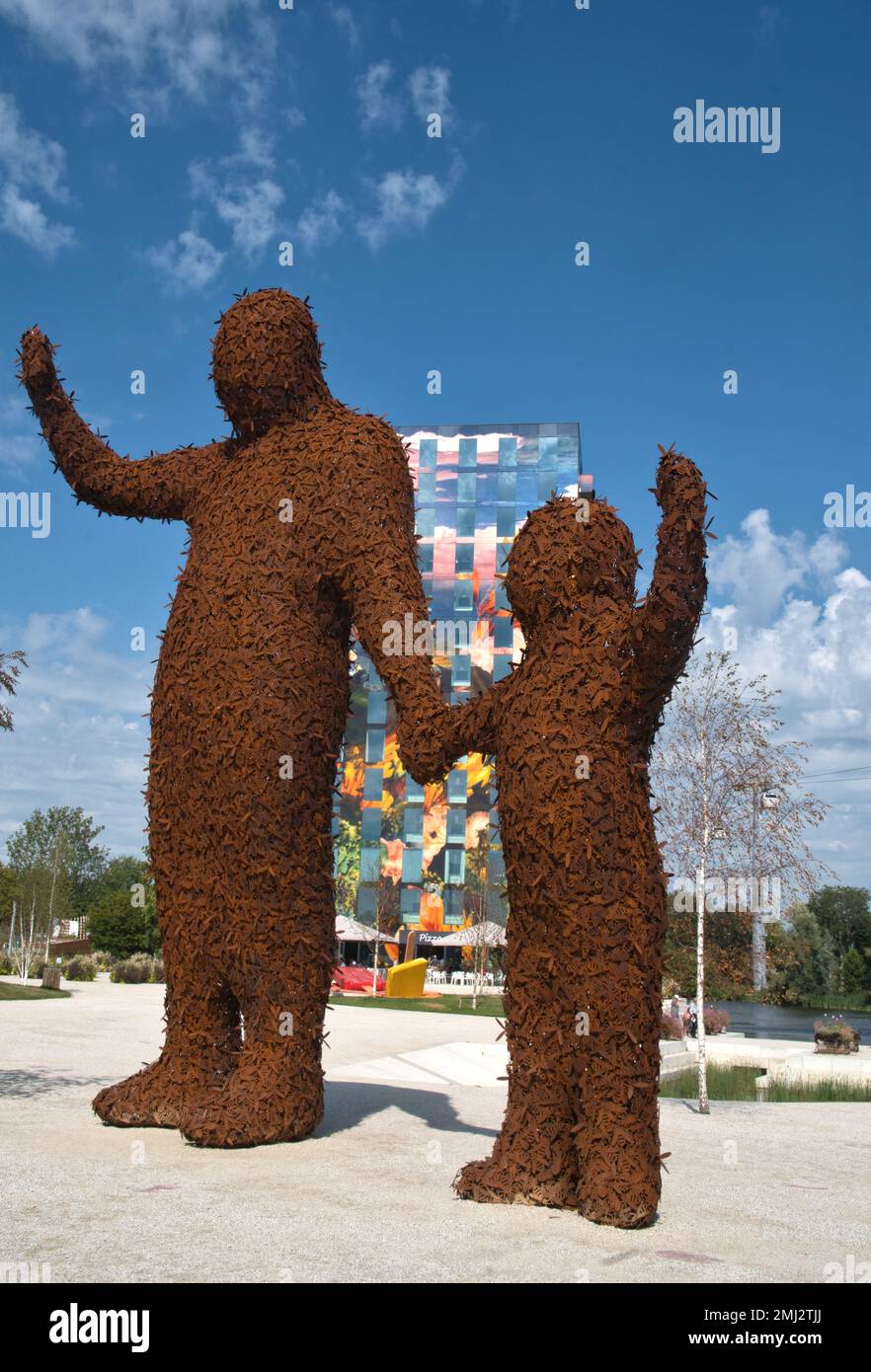 'Behold' sculpture by Florentijn Hofman in front of the Flores apartment block at the Floriade  Expo Amsterdam-Almere 2022, Netherlands Stock Photo