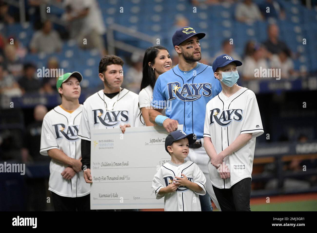 Tampa Bay Rays center fielder Kevin Kiermaier, second from right